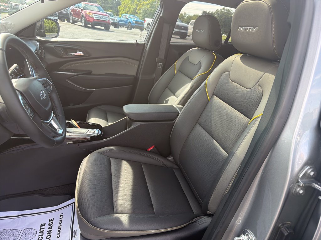 Used 2024 Chevrolet Trax ACTIV w/ Sunroof Package FWD image 3