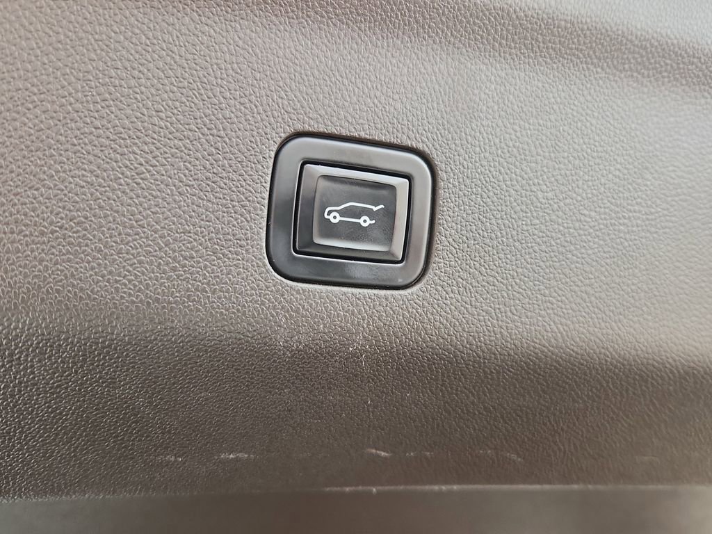 Used 2021 GMC Yukon Denali w/ Denali Premium Package image 15