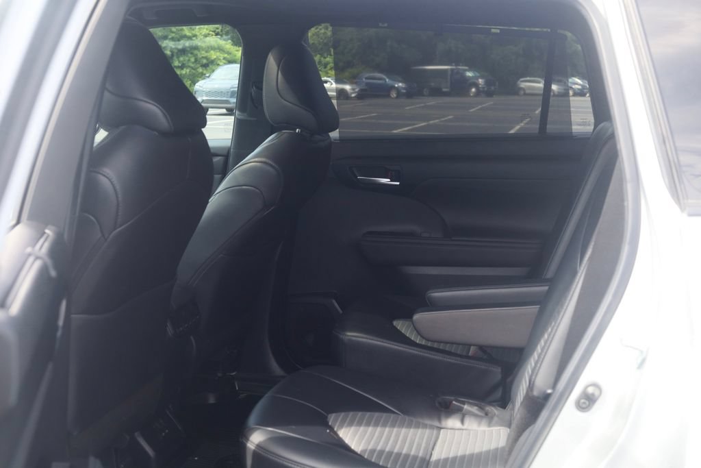 Used 2024 Toyota Highlander XSE AWD/4WD image 21