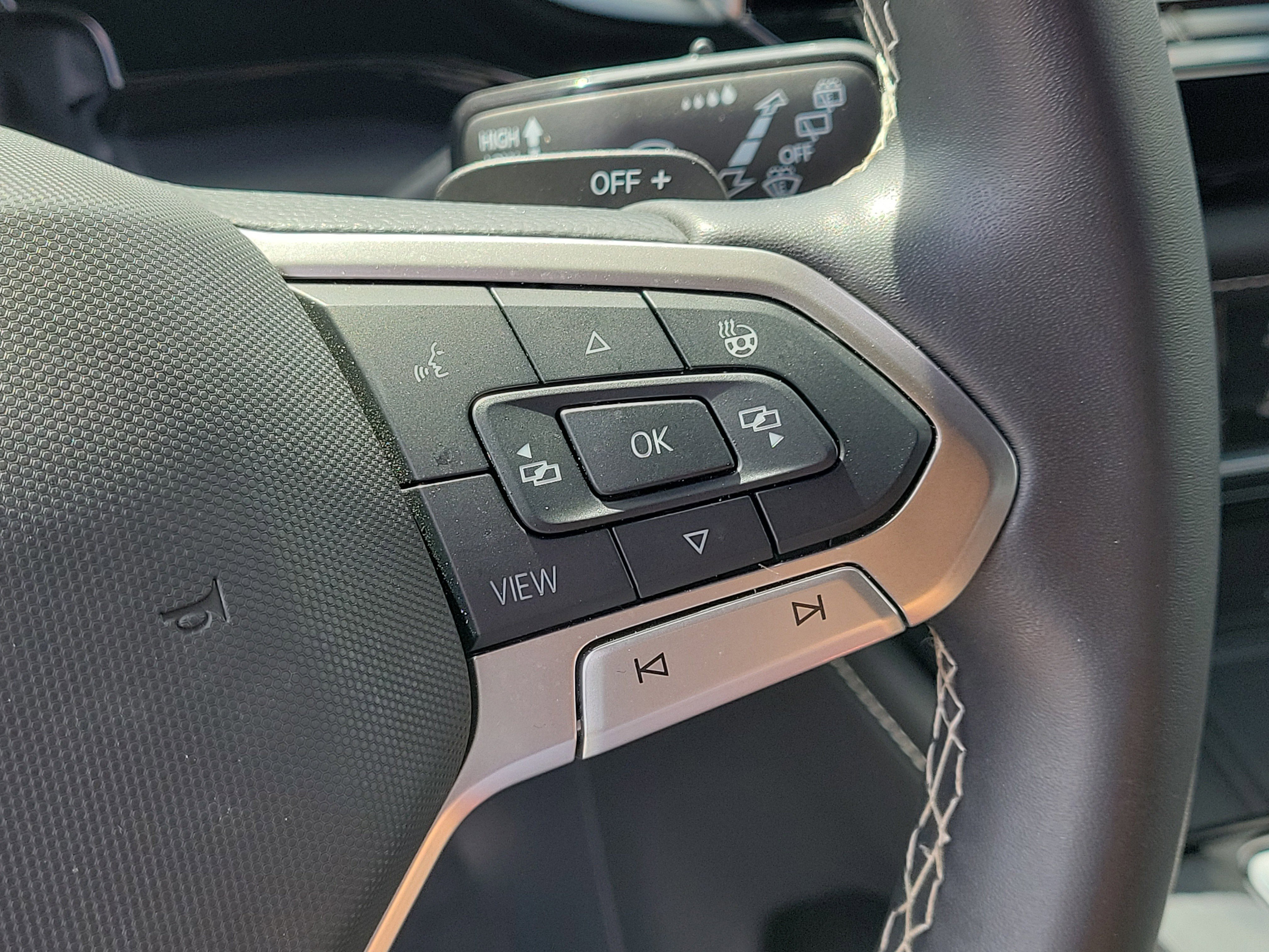 Used 2024 Volkswagen Atlas Cross Sport SE image 29