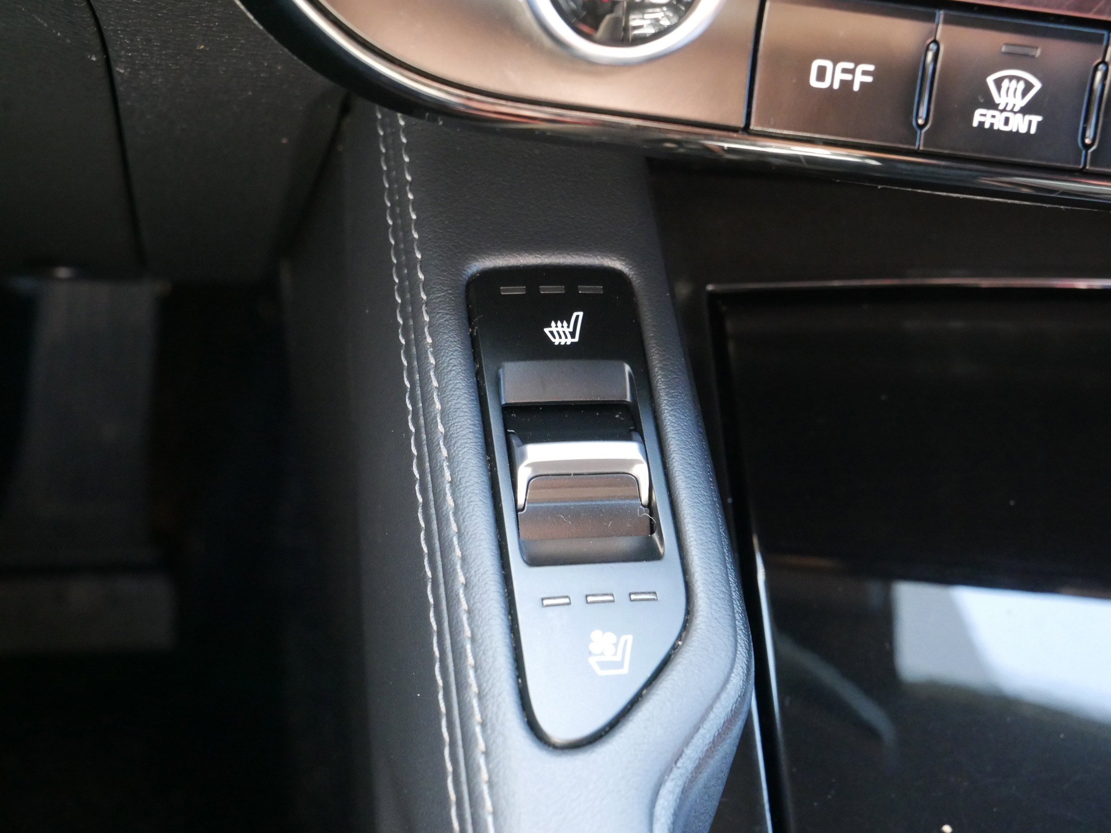 Used 2023 Kia Telluride EX w/ EX Captain's Chair Package image 28