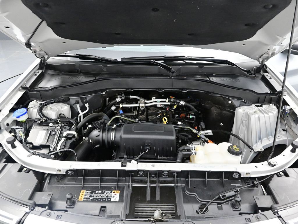 Used 2024 Ford Explorer XLT w/ Equipment Group 202A image 12