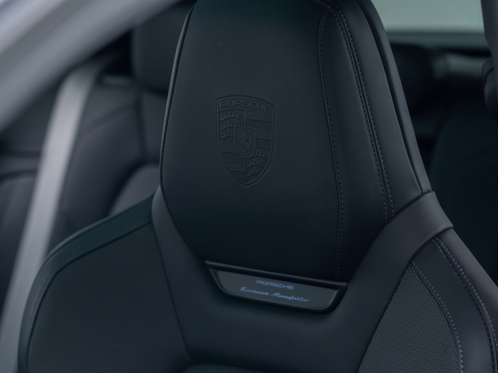 Certified 2025 Porsche Macan Electric image 19