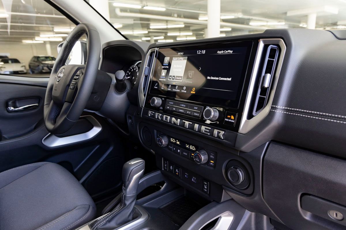 Used 2025 Nissan Frontier SV w/ SV Convenience Package RWD image 28