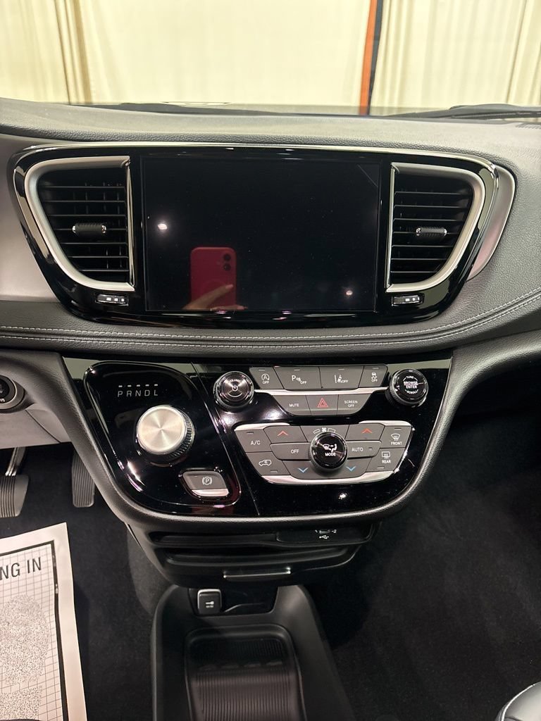 New 2027 Chrysler Pacifica Select FWD image 12
