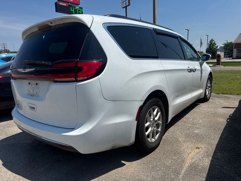 Used 2022 Chrysler Pacifica Touring-L FWD image 4