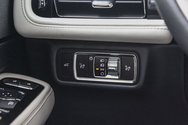 Used 2025 Lincoln Aviator AWD image 23