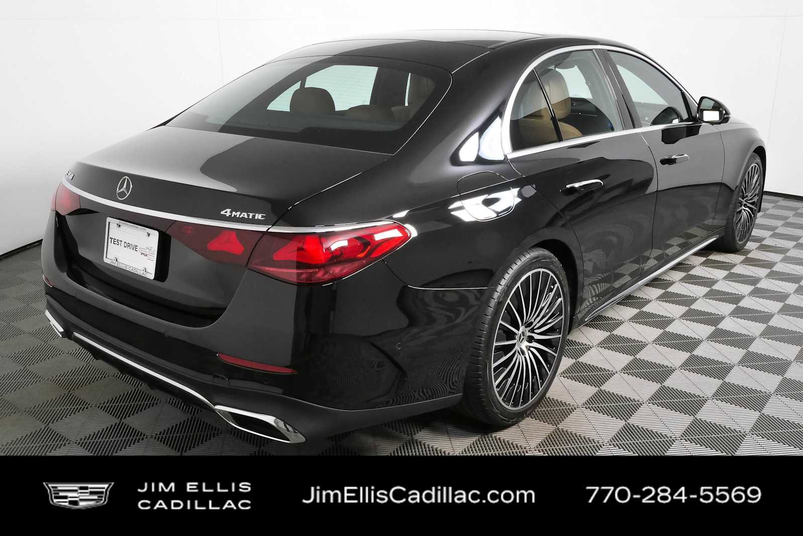Used 2024 Mercedes-Benz E 350 4MATIC Sedan image 3