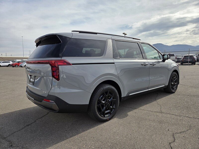 New 2026 Kia Carnival SX w/ SX Dark Edition Package FWD image 3
