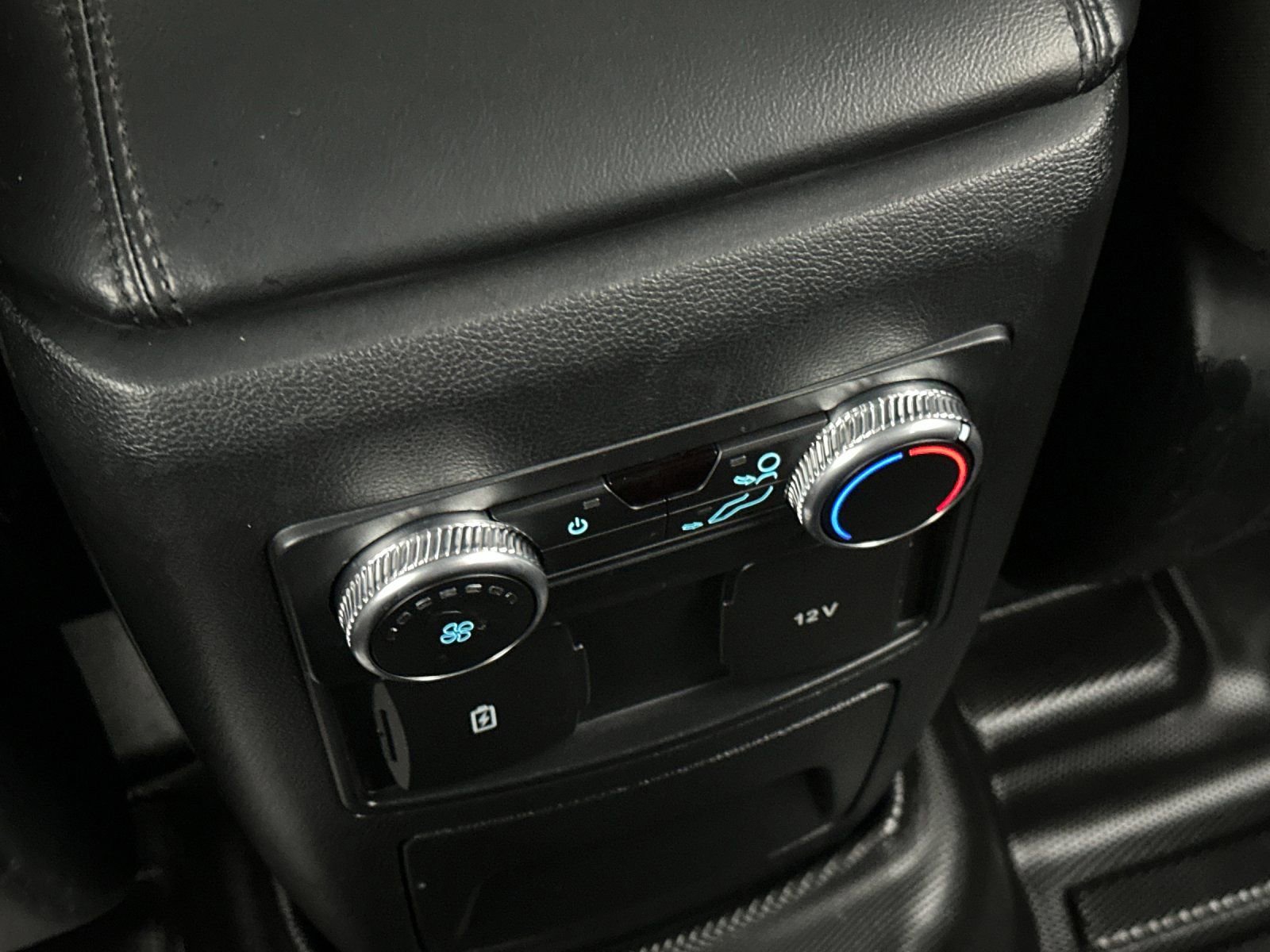 Used 2022 Ford Explorer XLT image 30