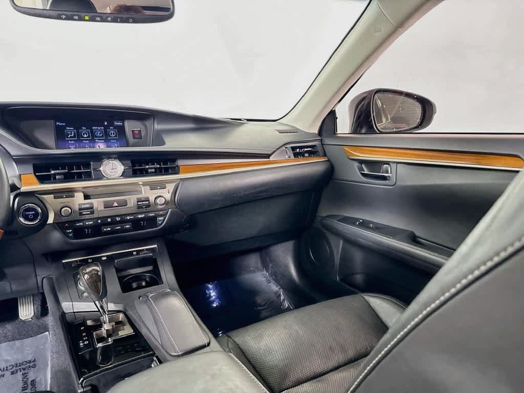 Used 2015 Lexus ES 300h w/ Navigation System Package FWD image 24