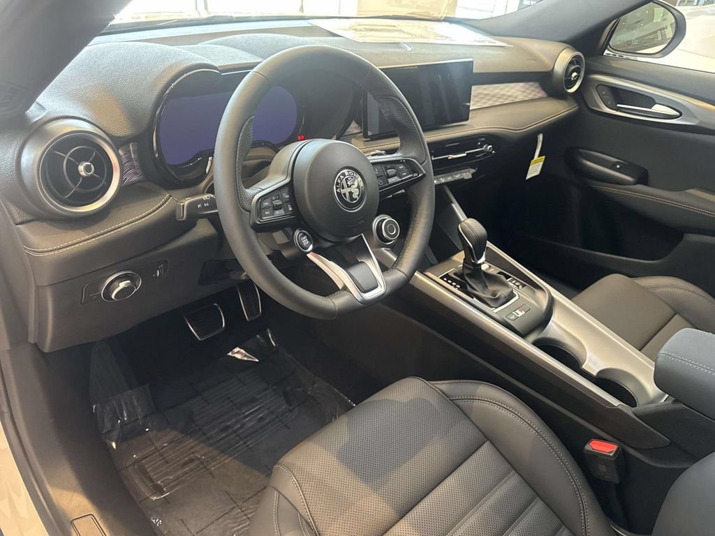 New 2026 Alfa Romeo Tonale w/ Black Premium Package AWD/4WD image 6