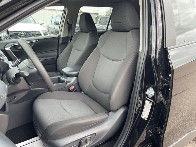 Used 2025 Toyota RAV4 XLE AWD/4WD image 14