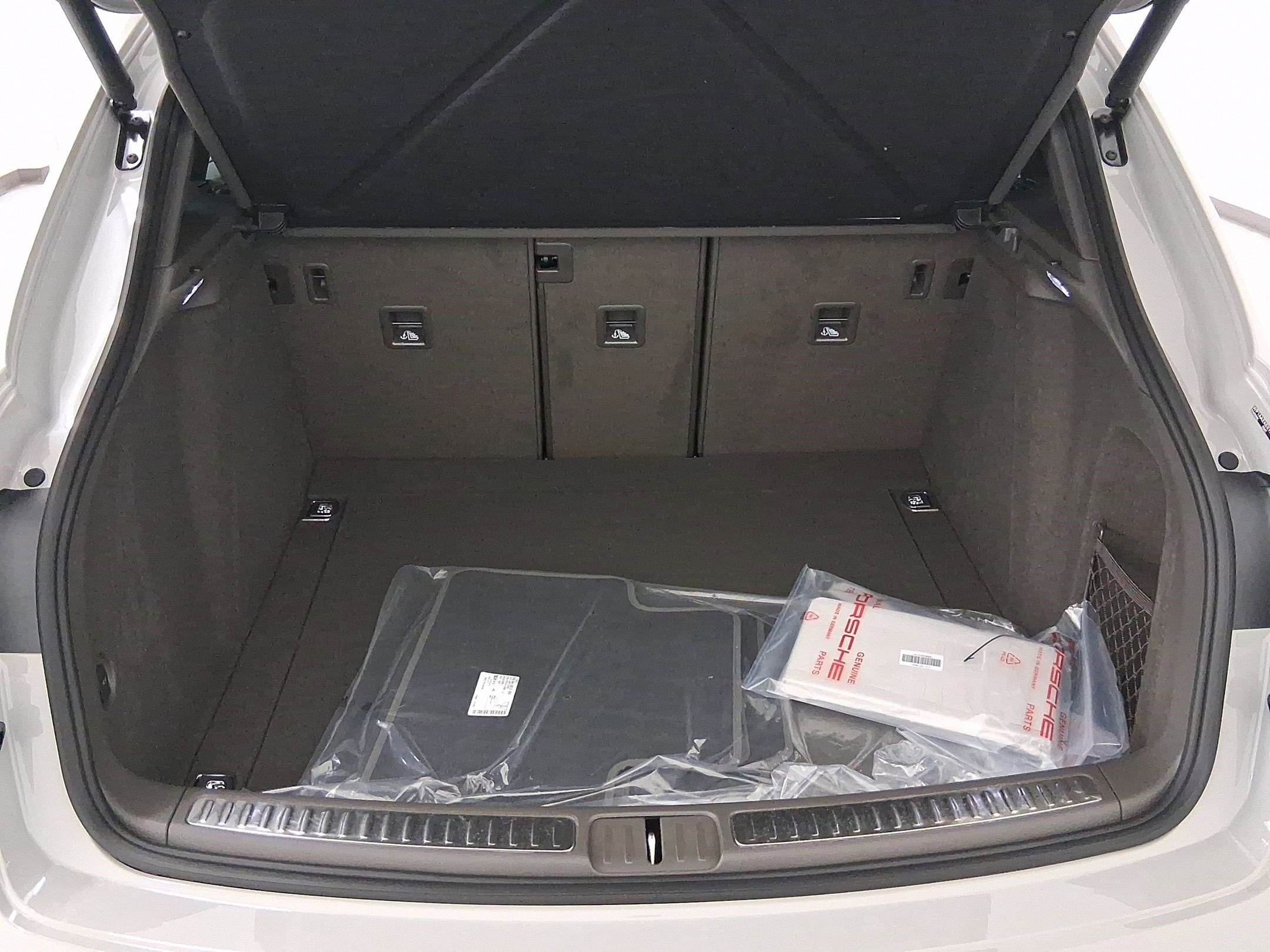 Used 2026 Porsche Macan image 33