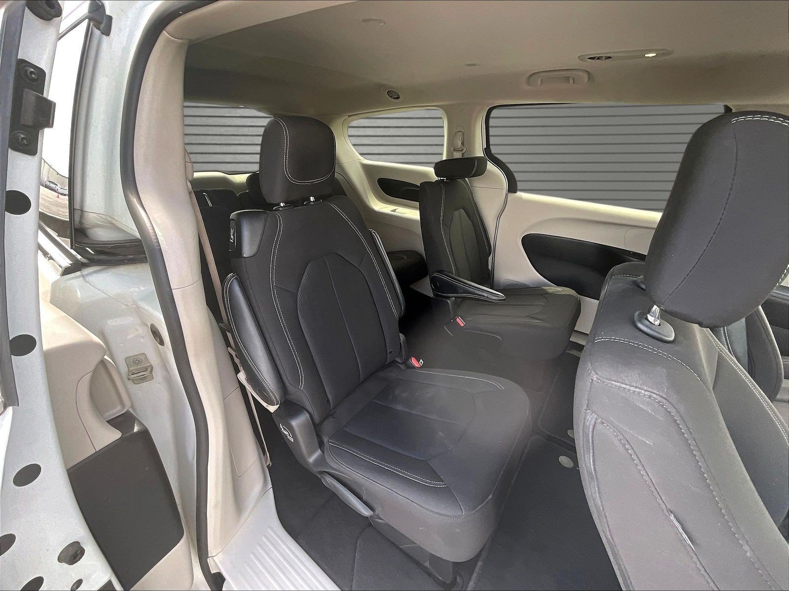 Used 2022 Chrysler Voyager LX FWD image 21