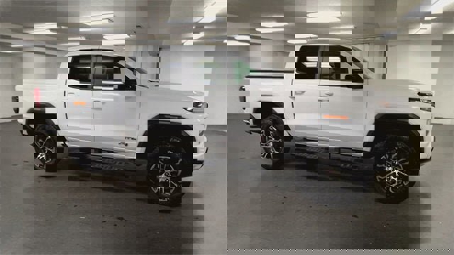 Certified 2024 GMC Canyon AT4 image 2