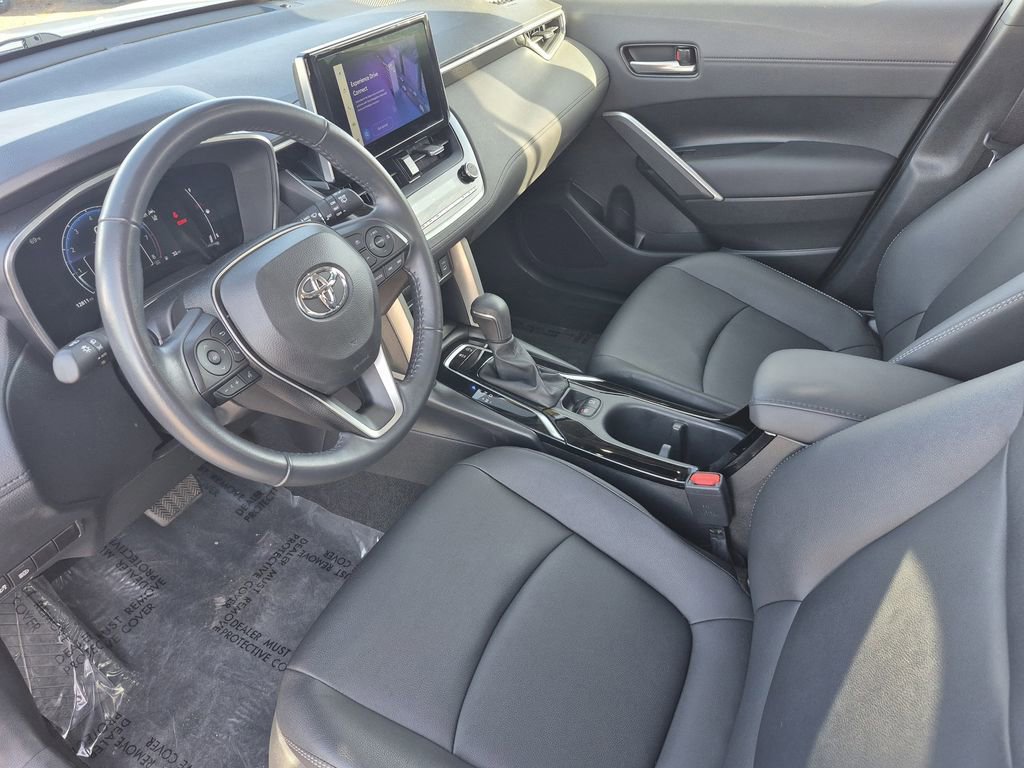Used 2024 Toyota Corolla Cross XLE w/ Convenience Package image 11