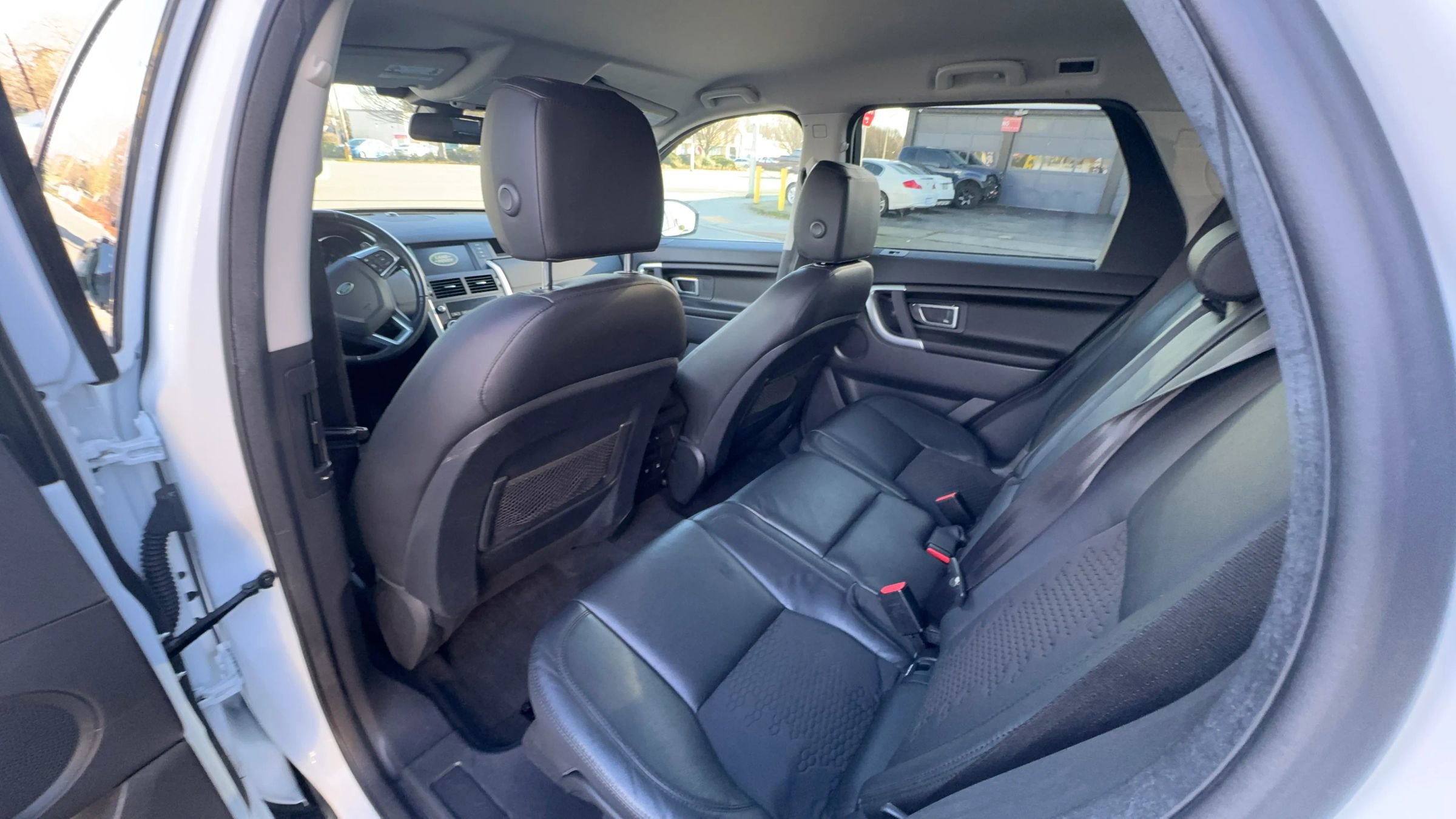 Used 2015 Land Rover Discovery Sport SE image 8