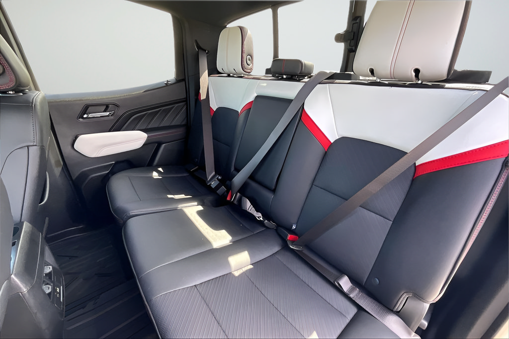 Used 2024 GMC Canyon AT4X AWD/4WD image 18