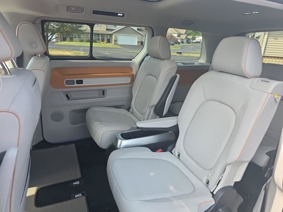 Used 2025 Volkswagen ID. Buzz Pro S Plus AWD/4WD image 4