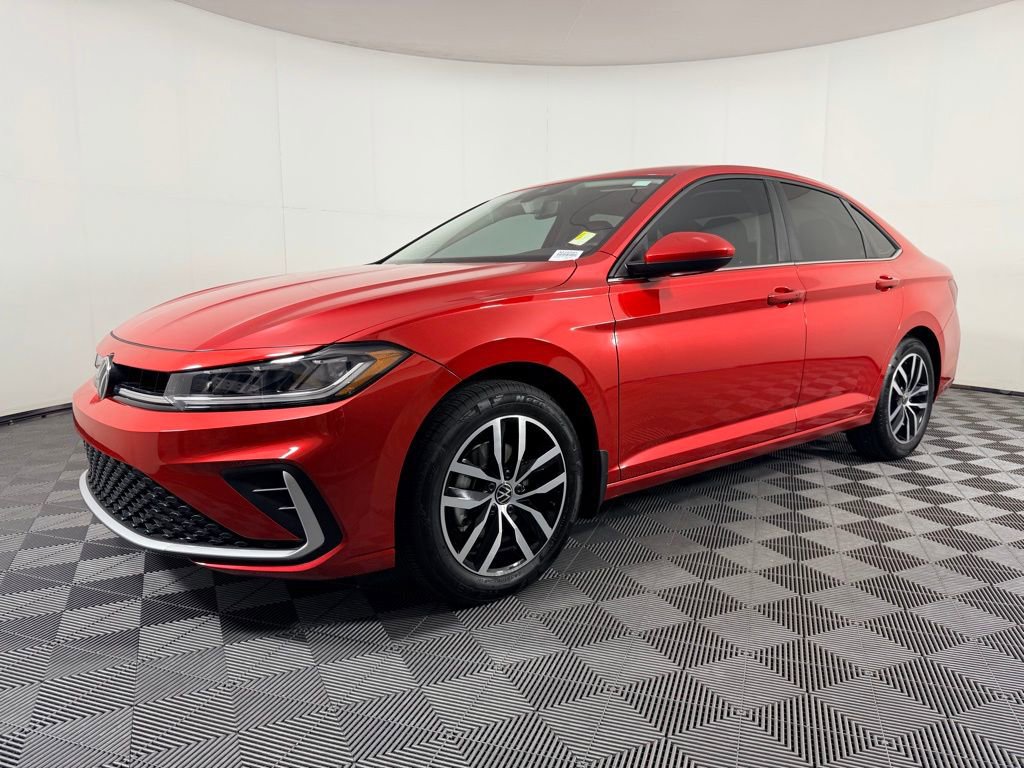 Used 2025 Volkswagen Jetta SE image 3