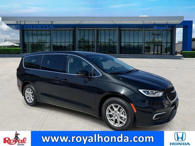 Used 2023 Chrysler Pacifica Touring-L image 1