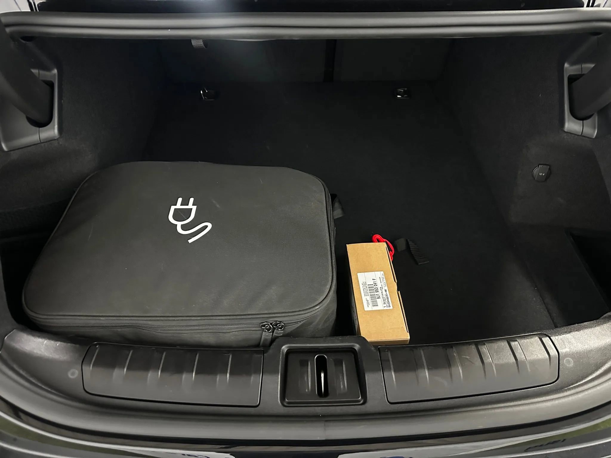 Used 2022 Porsche Taycan image 17