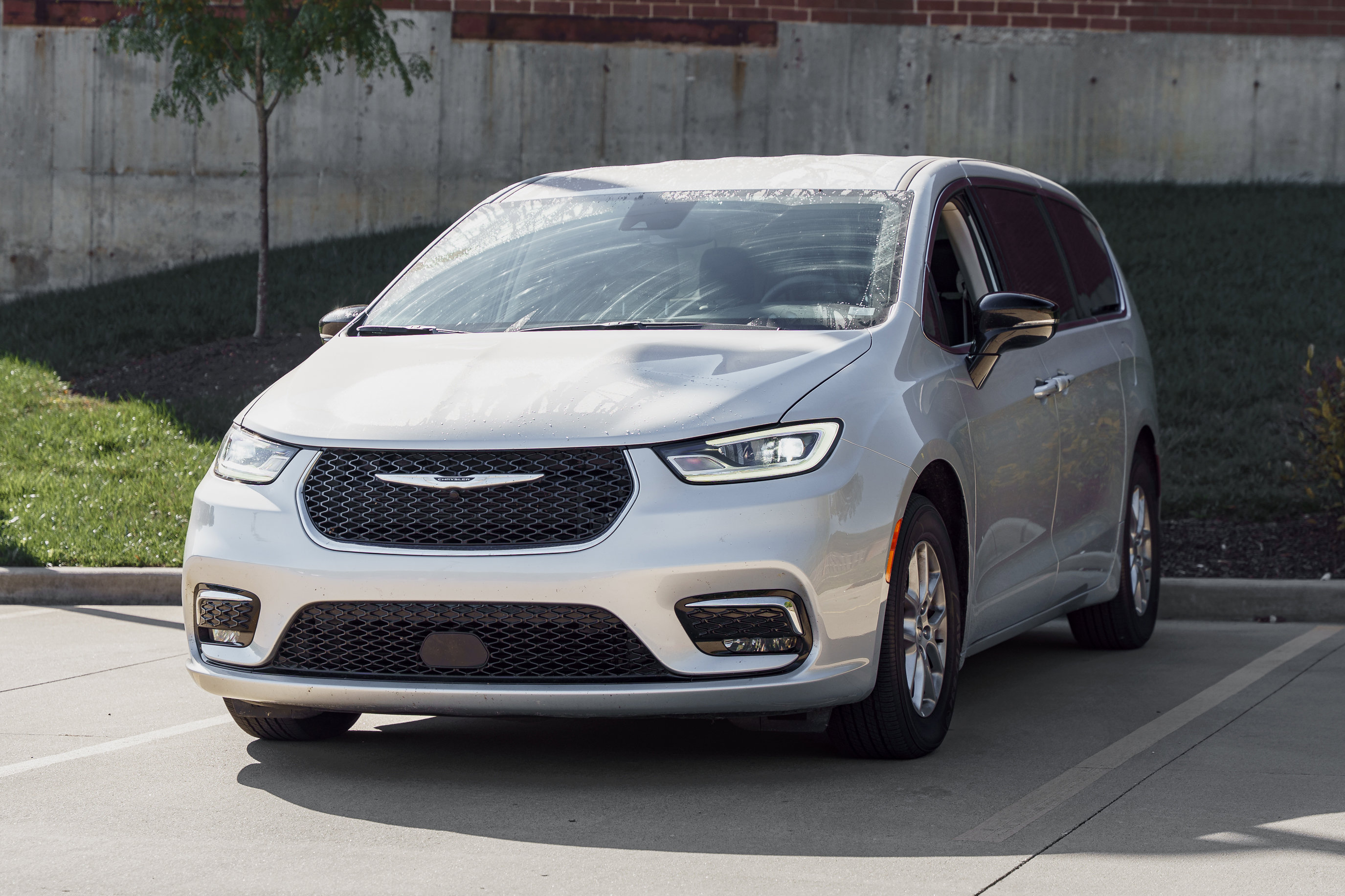 Used 2024 Chrysler Pacifica Touring-L image 7