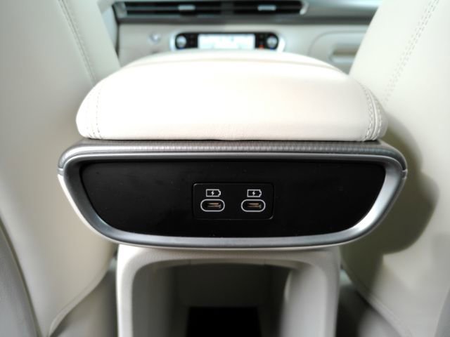 Used 2024 Genesis GV60 RWD image 28