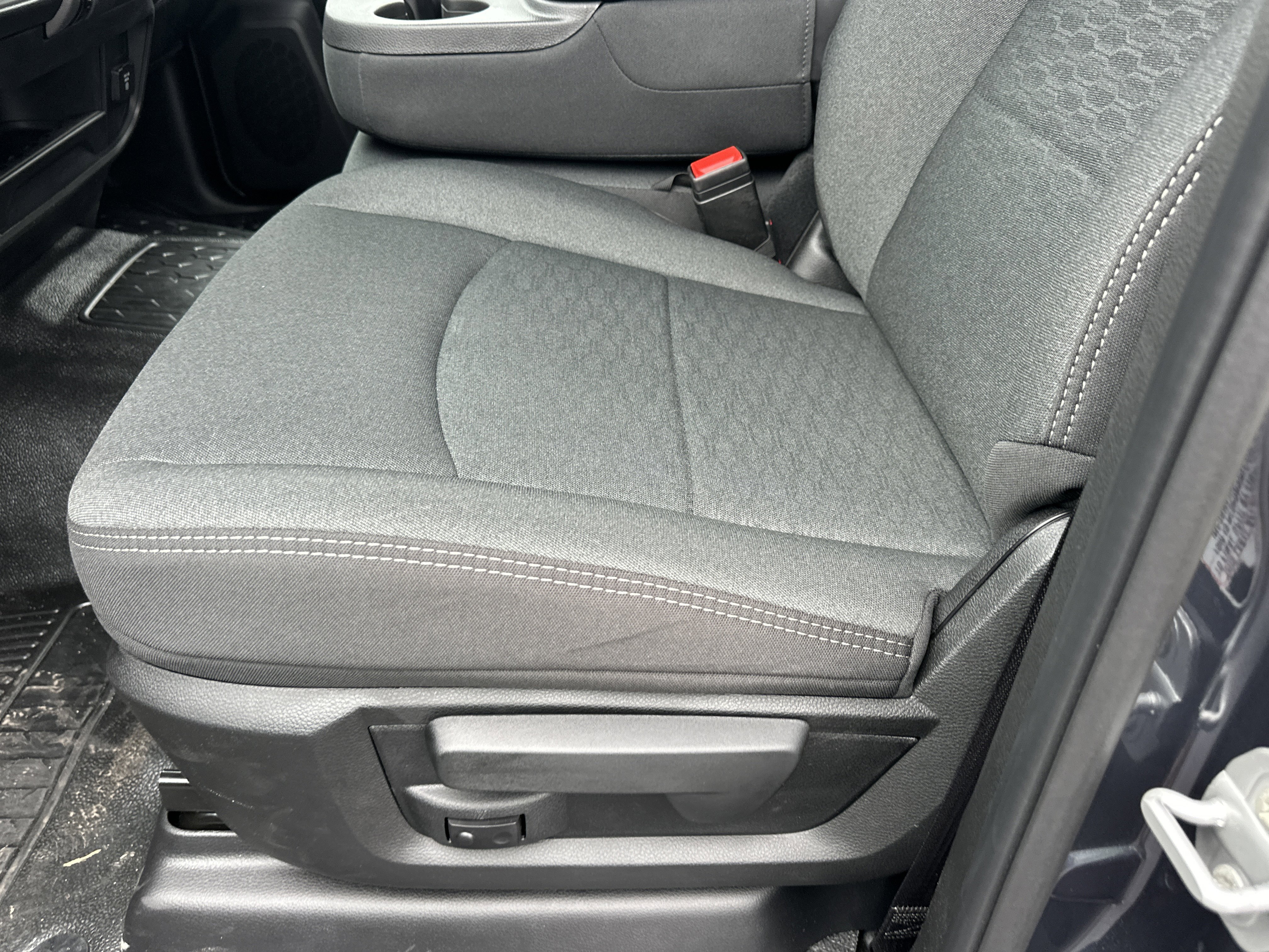 New 2026 RAM 5500 4x4 Crew Cab image 32