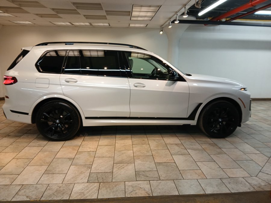 Used 2024 BMW X7 M60i w/ Executive Package image 2