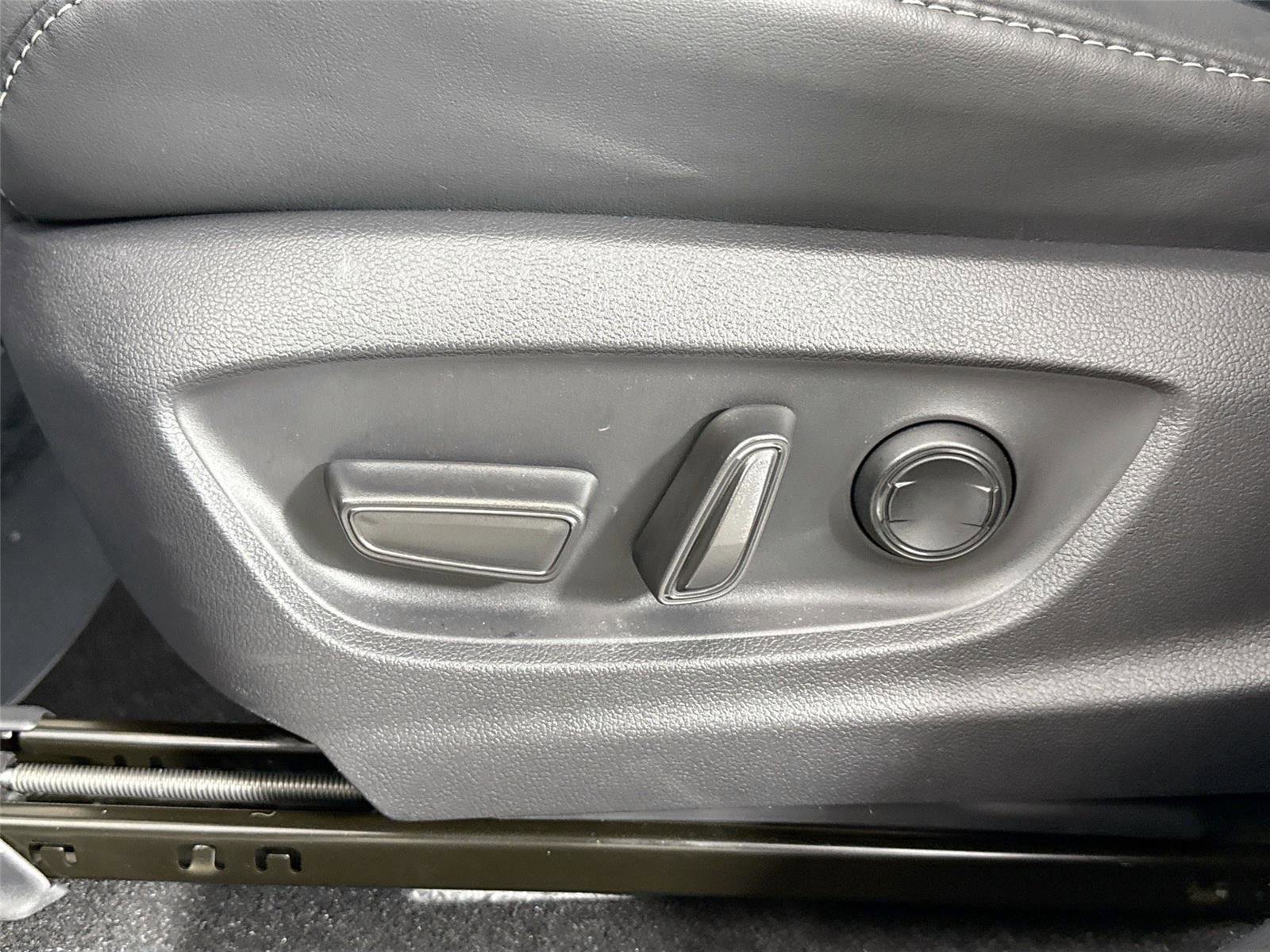 Certified 2025 Toyota Crown Signia w/ Advanced Technology Package AWD/4WD image 31