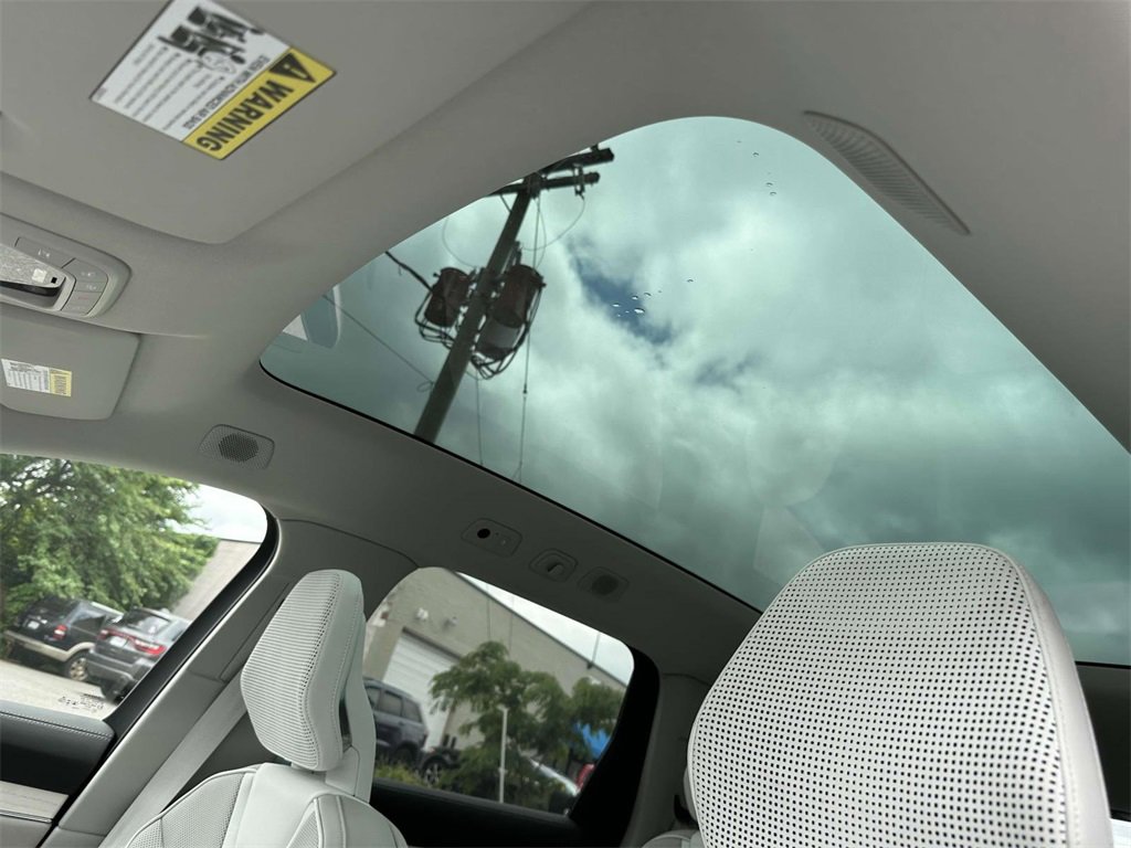 New 2025 Volvo EX90 Ultra image 17