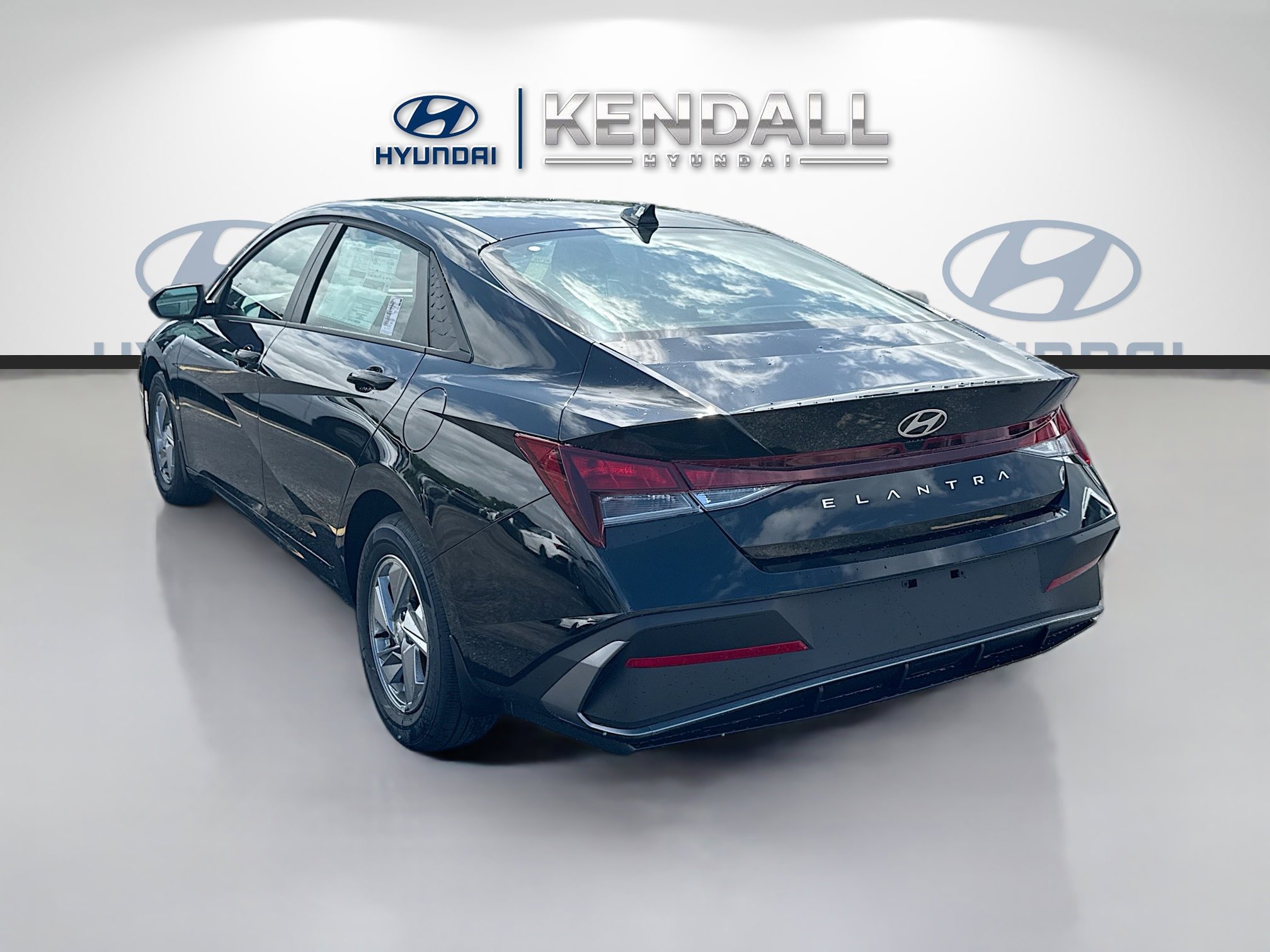 New 2026 Hyundai Elantra SE FWD image 4