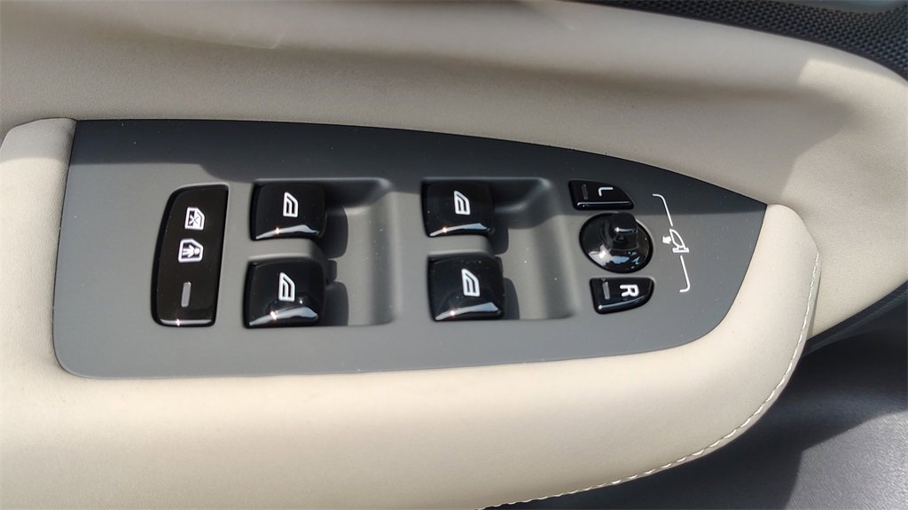 New 2026 Volvo XC90 B6 Plus w/ Protection Package Premier image 11