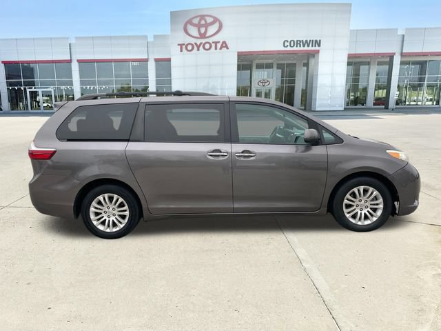 Used 2017 Toyota Sienna XLE FWD image 6