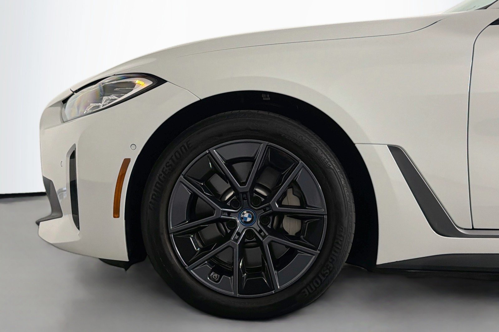 Used 2023 BMW i4 eDrive35 w/ Premium Package RWD image 10