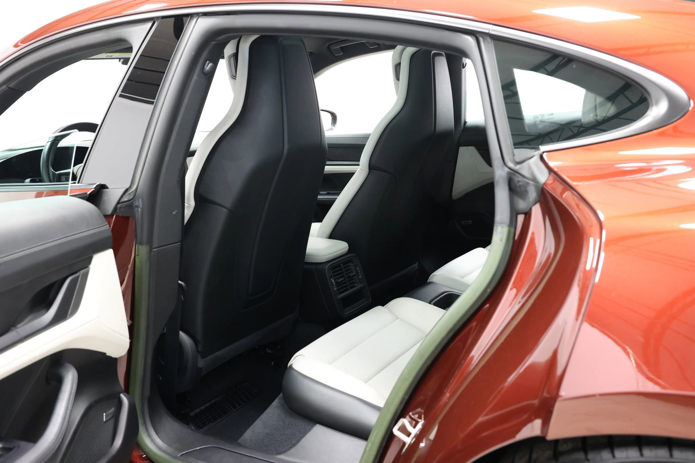 Used 2022 Porsche Taycan image 41