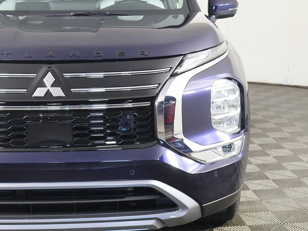 New 2025 Mitsubishi Outlander SE image 16