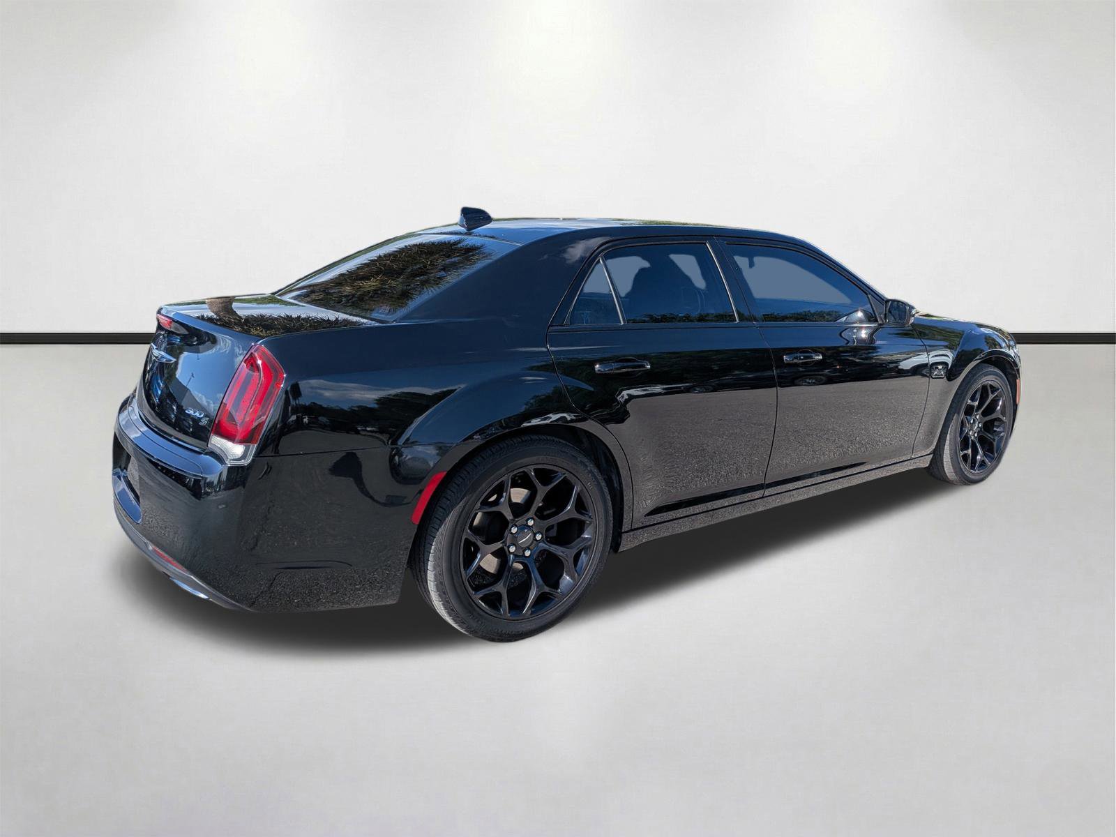Used 2019 Chrysler 300 S image 4