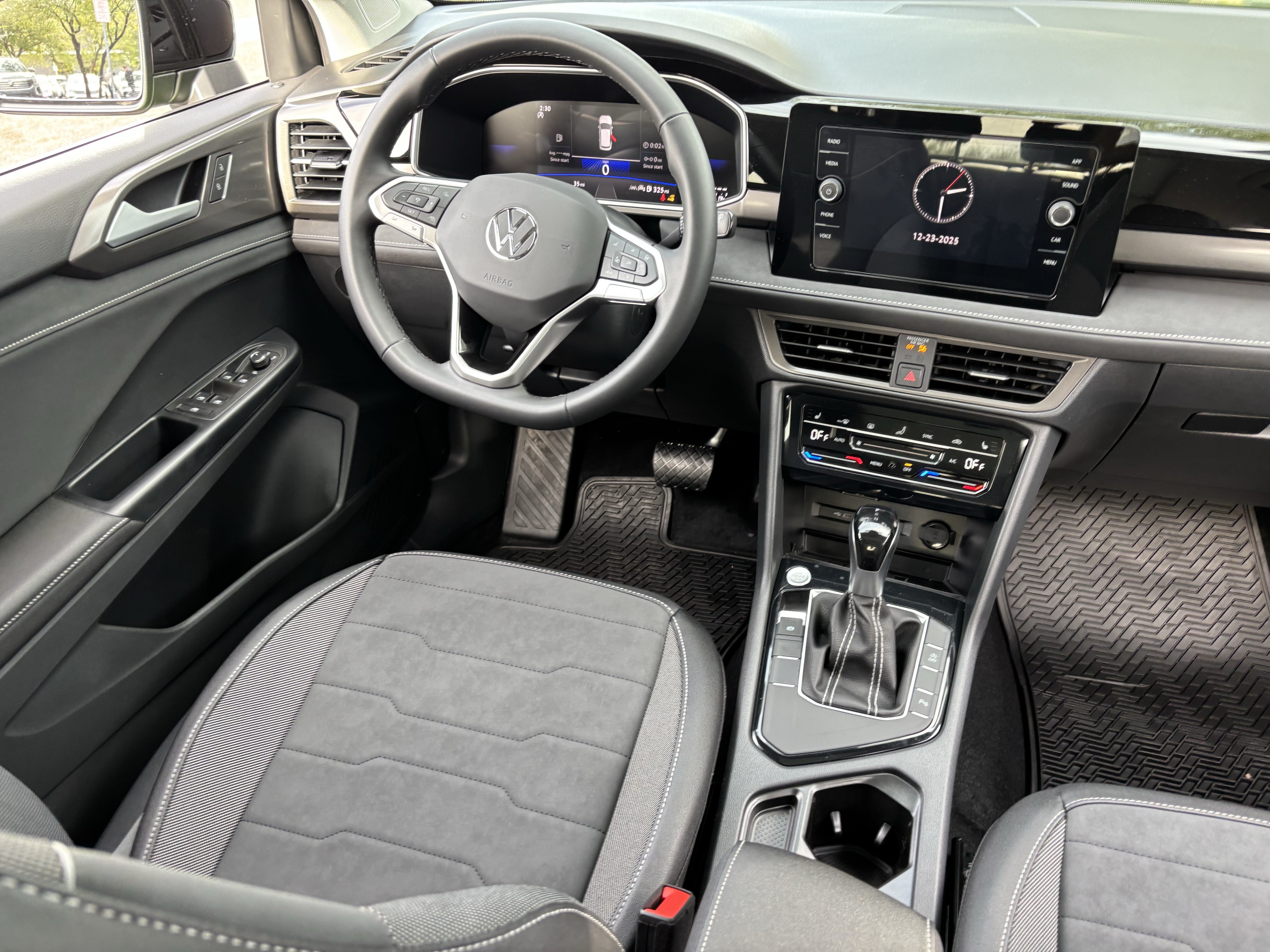 New 2026 Volkswagen Taos SE FWD image 11