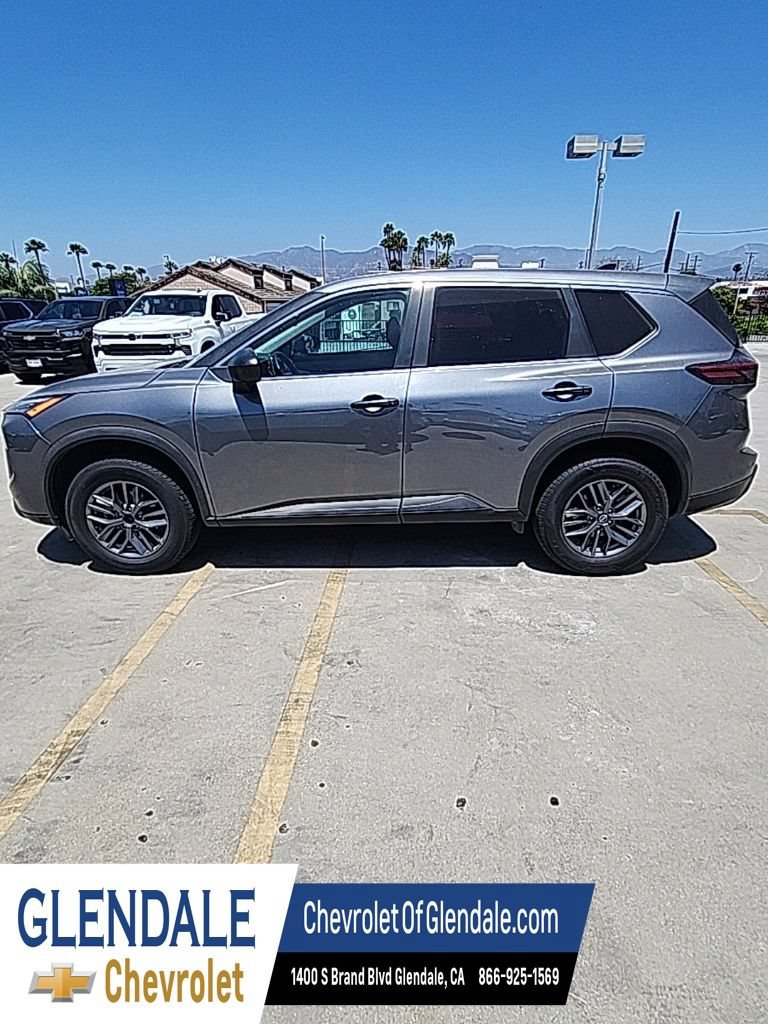Used 2024 Nissan Rogue S FWD image 3