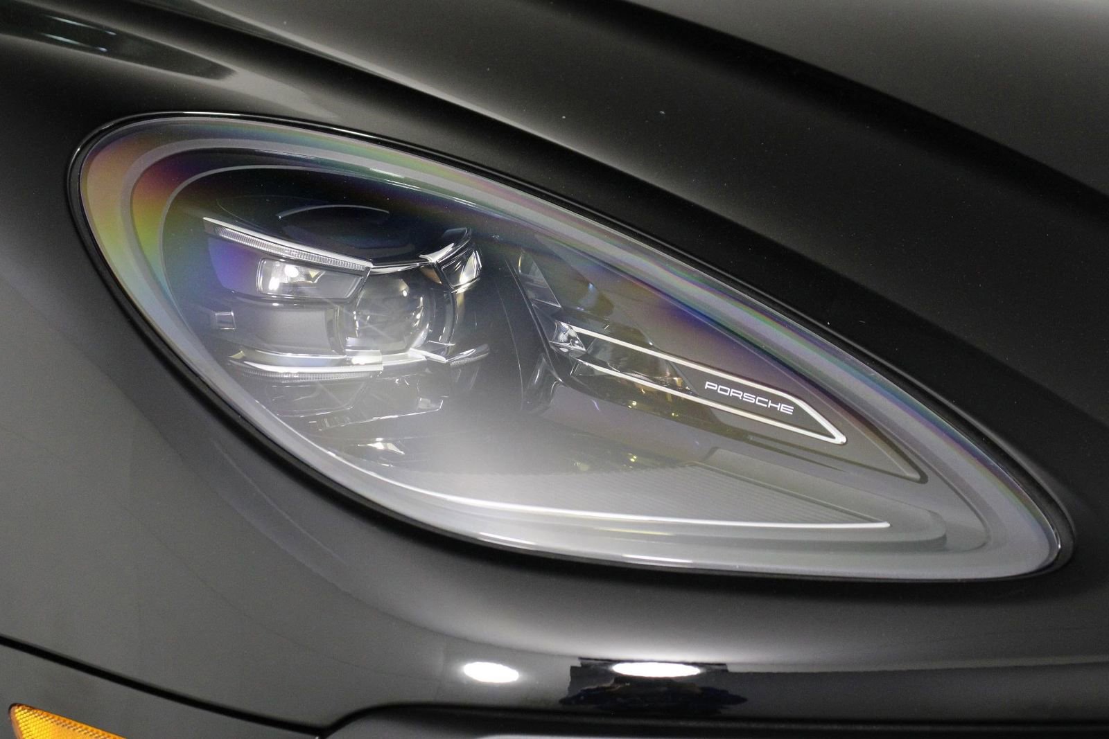 Certified 2025 Porsche Macan image 28