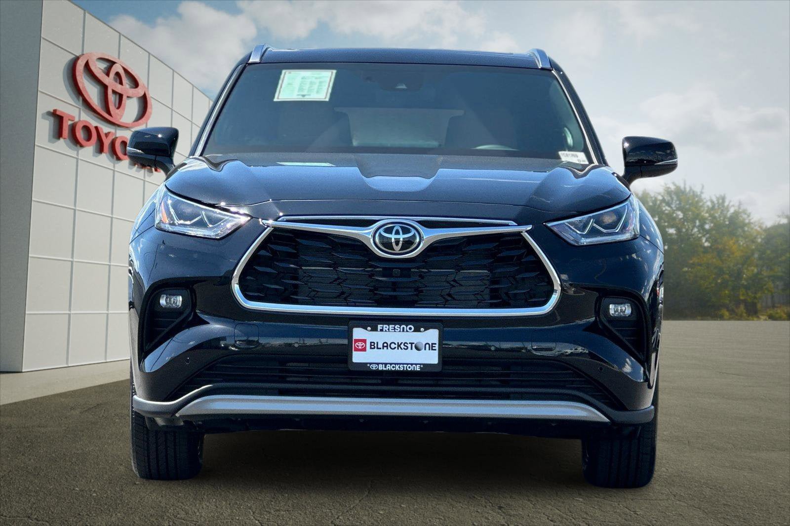 Certified 2026 Toyota Highlander Platinum AWD/4WD image 8