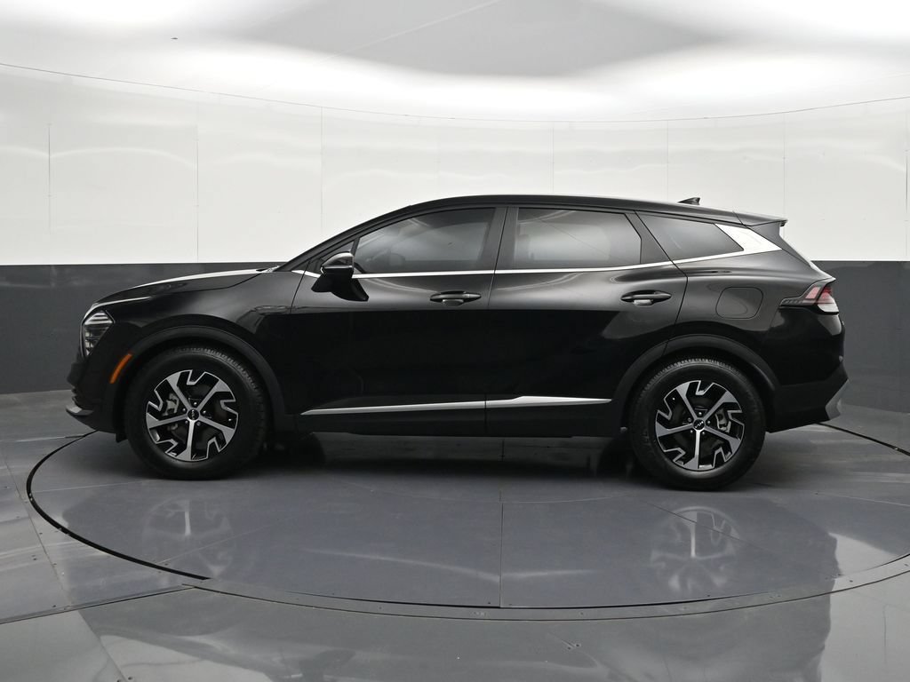 Used 2024 Kia Sportage EX FWD image 2