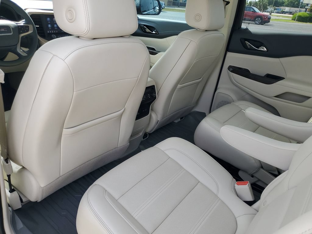 Used 2023 GMC Acadia Denali w/ Denali Ultimate Package FWD image 23