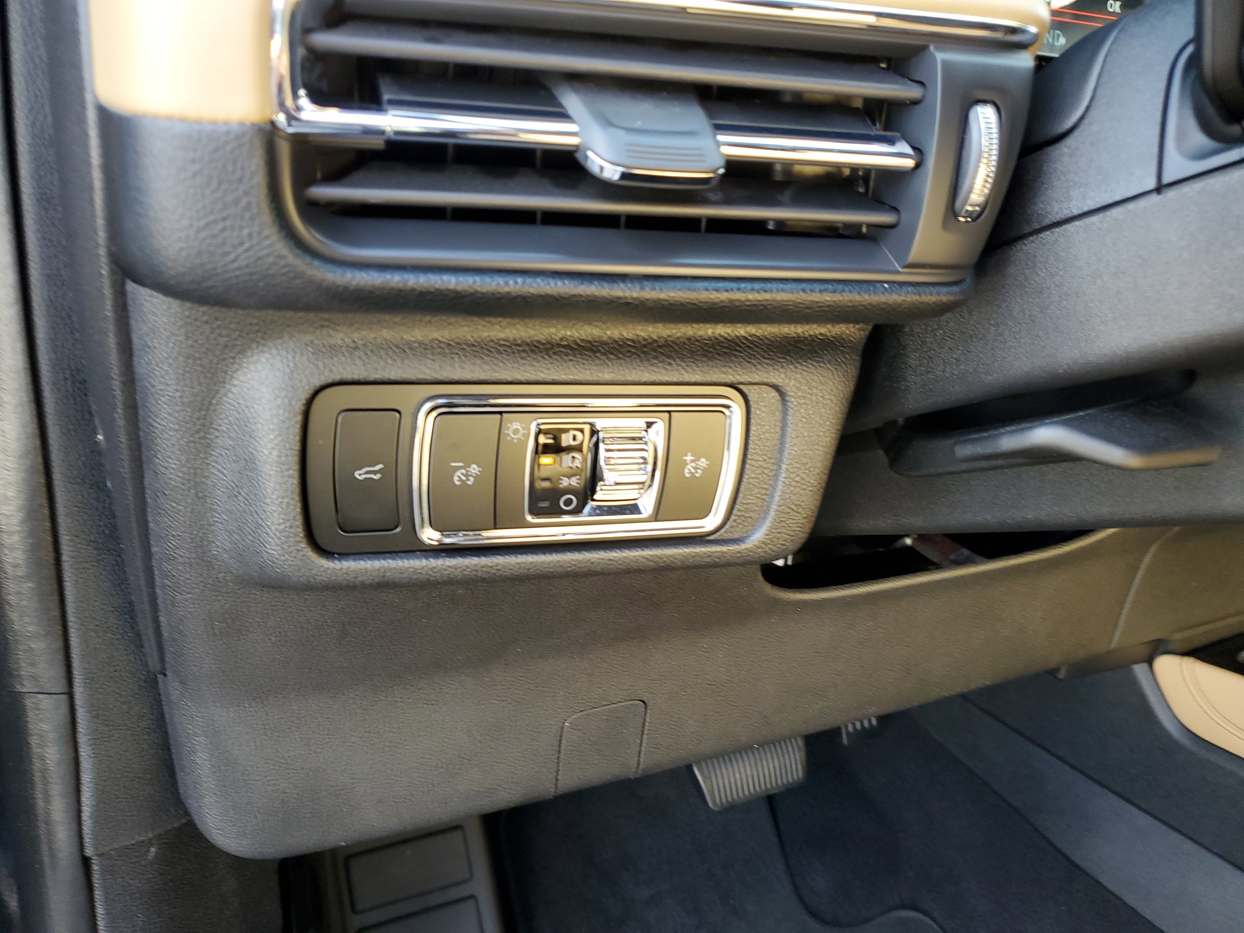 Certified 2023 Lincoln Corsair Reserve image 18