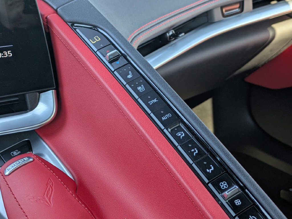 Used 2023 Chevrolet Corvette Stingray Preferred Conv w/ Z51 Performance Package RWD image 18