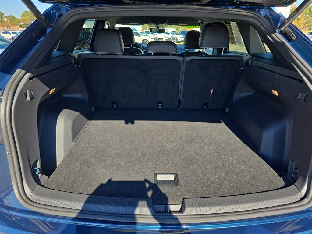 Used 2023 Volkswagen Atlas Cross Sport SE w/ Black Wheel Package image 11