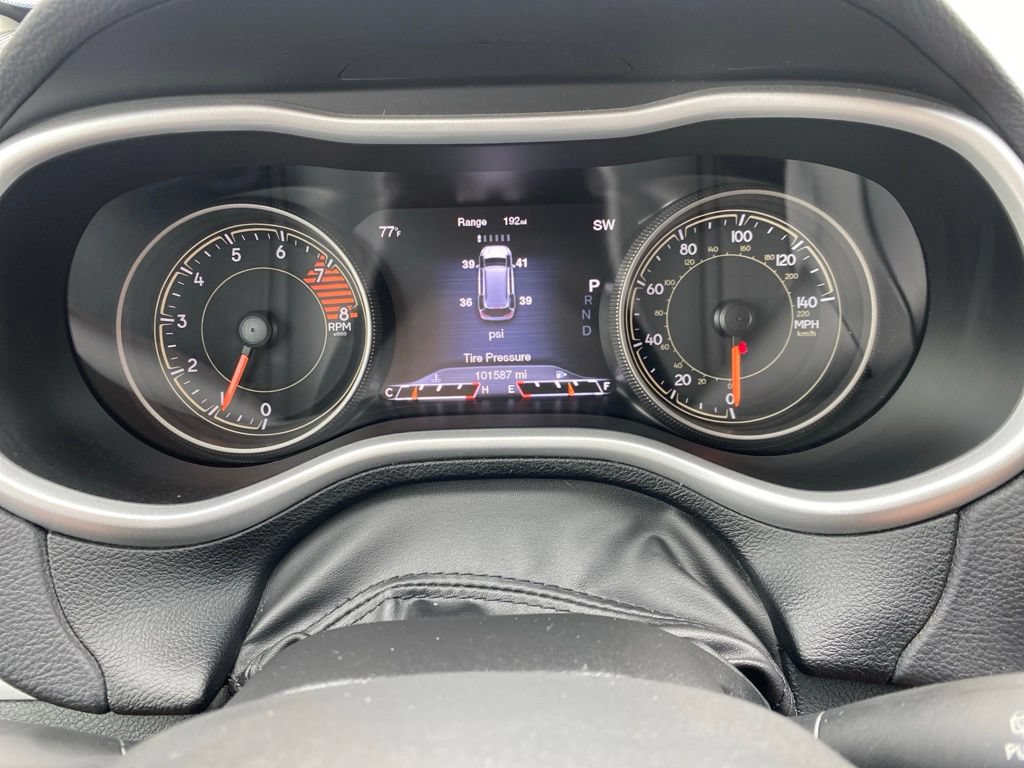 Used 2018 Jeep Cherokee Trailhawk AWD/4WD image 27